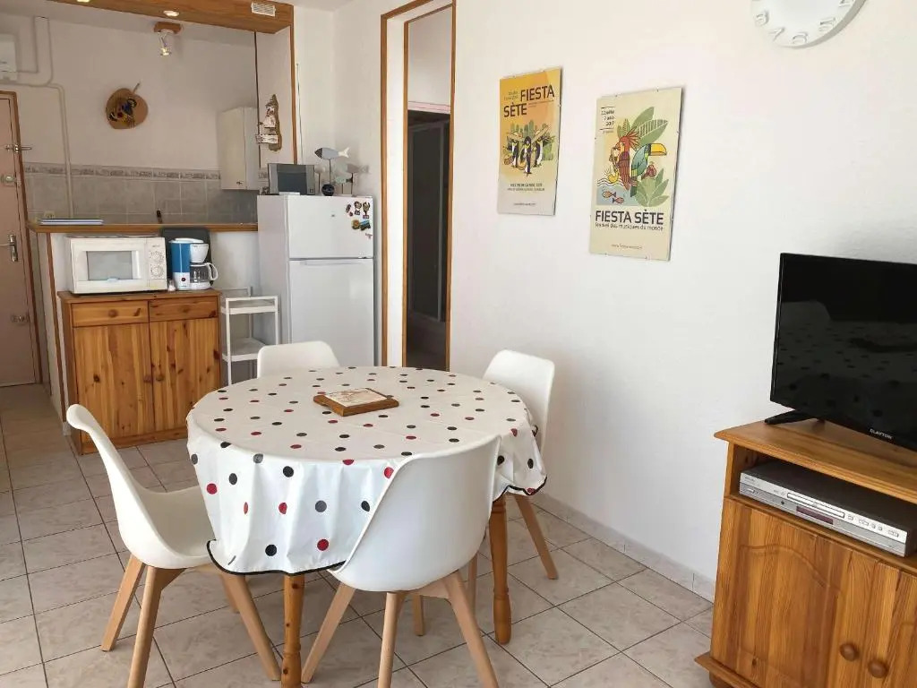 Appartement Balaruc-les-Bains, 2 pièces, 4 personnes - FR-1-553-155