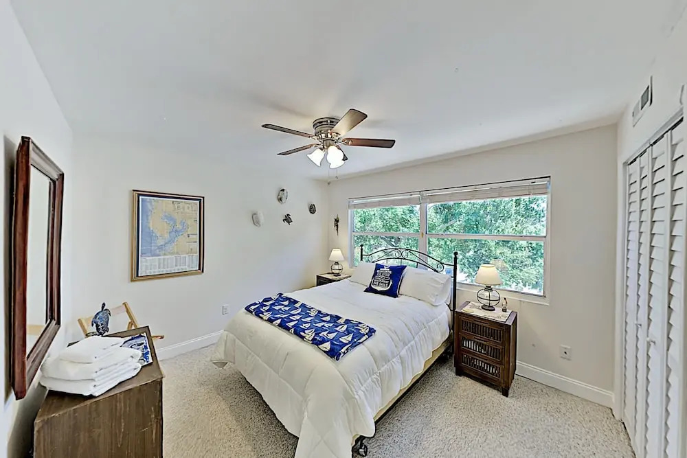 The Pelican & Dolphin: Bayfront W/ Dock 3 Bedroom Home