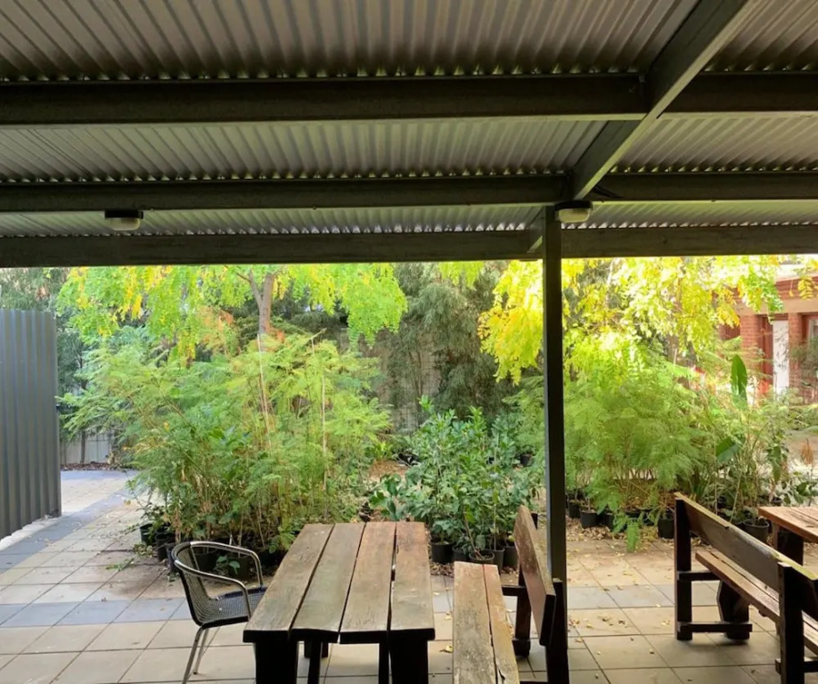 CROWN CBD Hotel - Oil Friendly Price