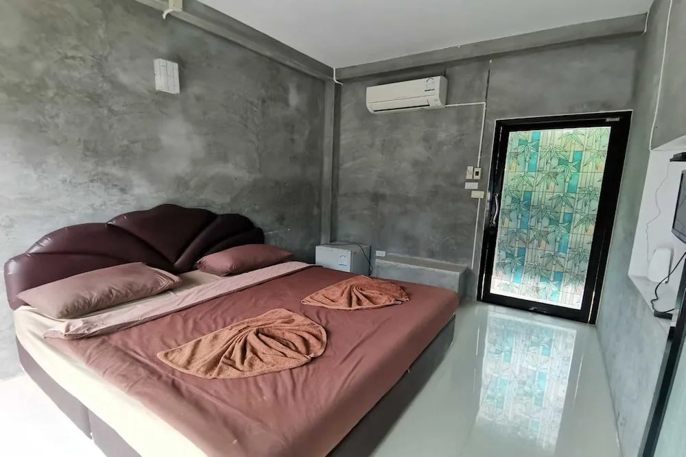 OYO 1167 Ban Pa Rim Khuean