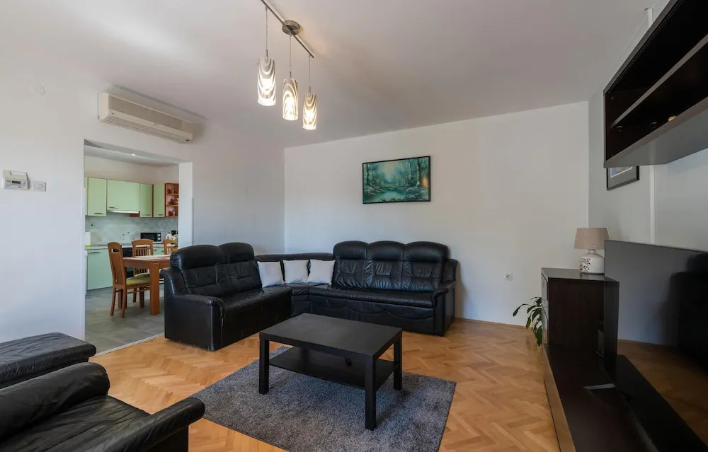 Gorgeous Home In Nedescina