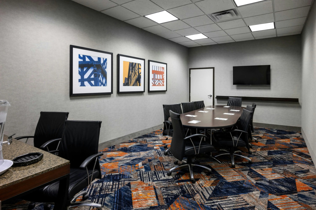 Hampton Inn Evansville Airport