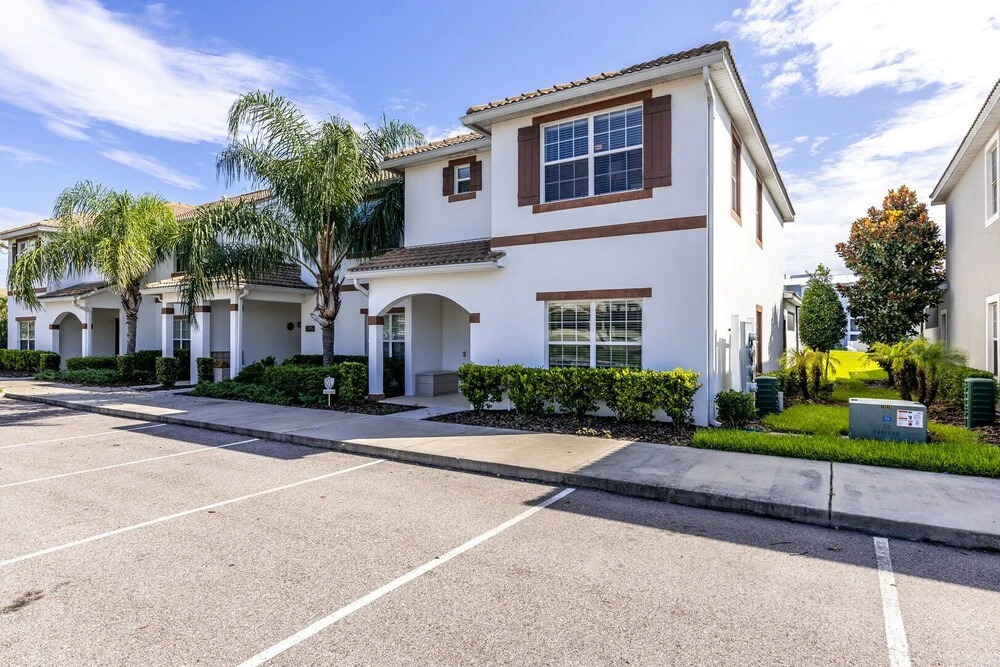 Cozzy home 5Bdr 5Bath with Pvt Pool and close to Disney parks
