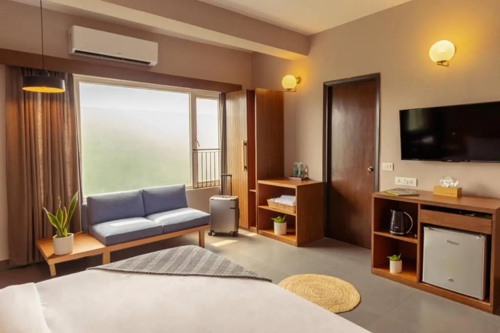 Minimalist Poshtel & Suites