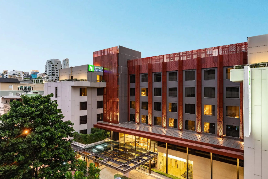 Отель Holiday Inn Express Bangkok Sathorn