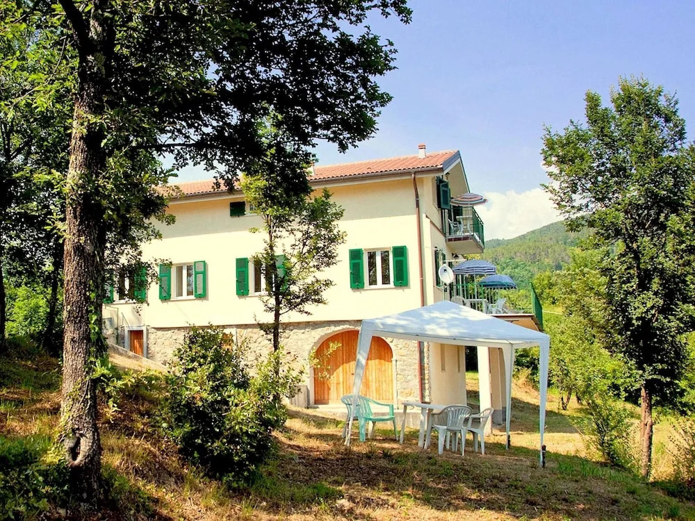 Holiday Home in Sesta Godano near Lake
