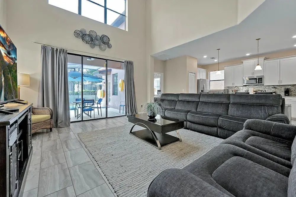 5424 Solterra Circle, Davenport,5beds