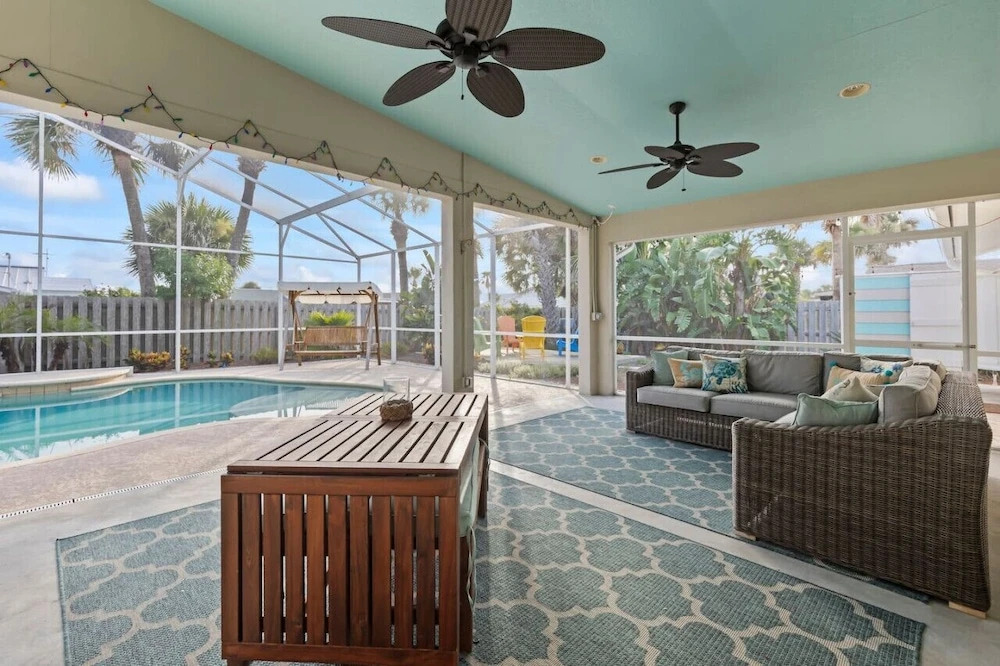 Sandcastle Harbor Pool & Firepit Steps to the Beach
