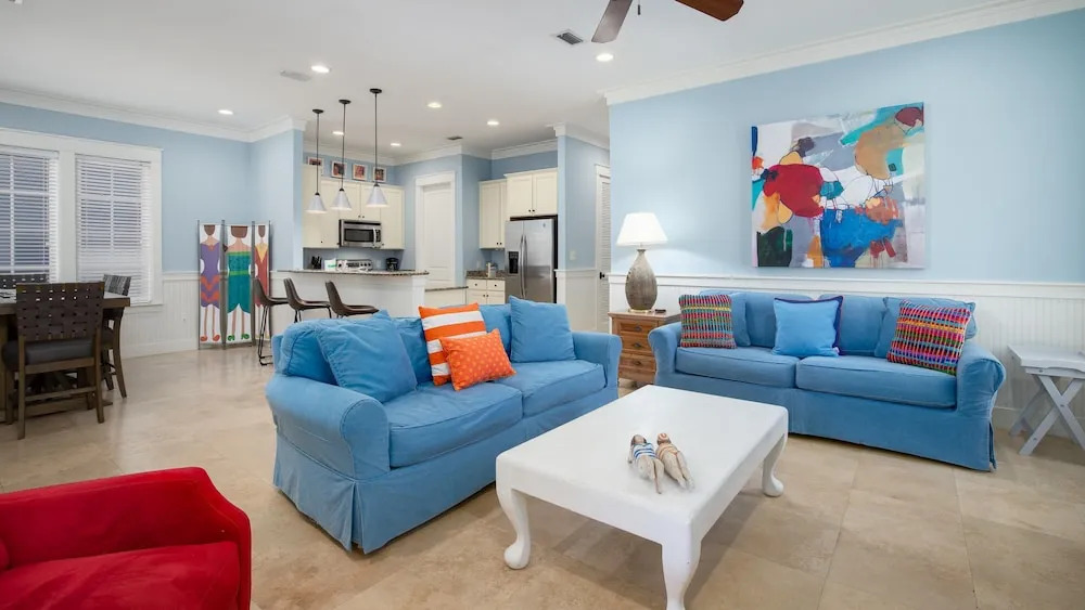 Artist's Getaway ~ Large Screened Porch ~ Golf Cart & PET Friendly