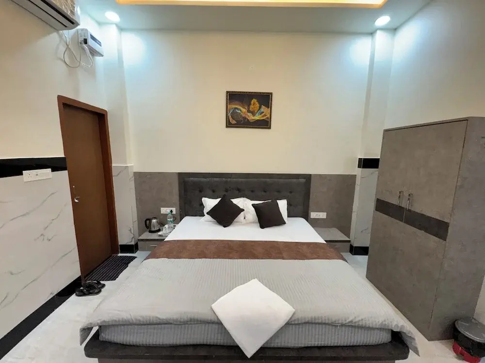 Satya Nikunj INN
