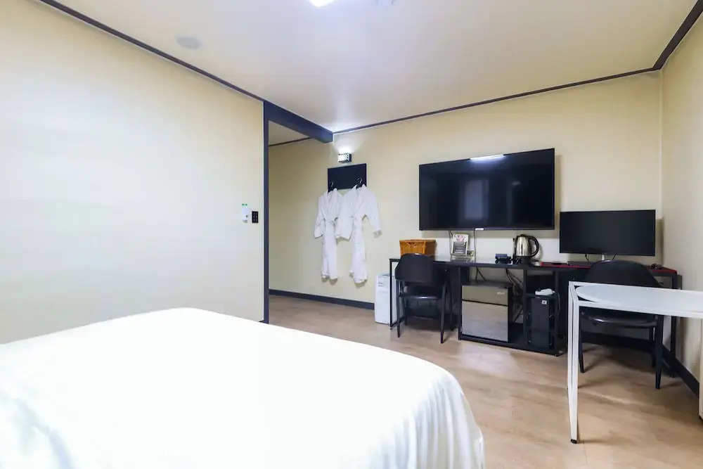 Osan J Hotel