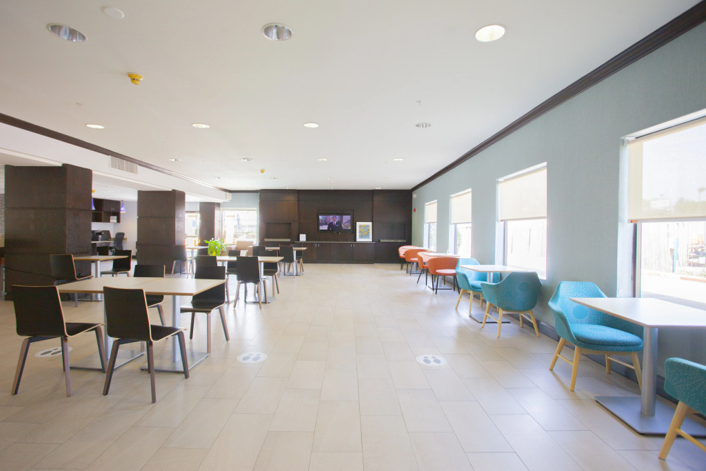 Holiday Inn & Suites Spring - The Woodlands