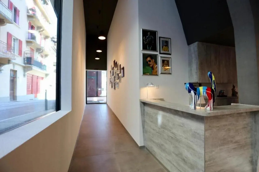 "The Freddie Mercury" Hotel