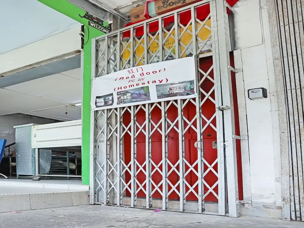 OYO 90571 Red Door Homestay