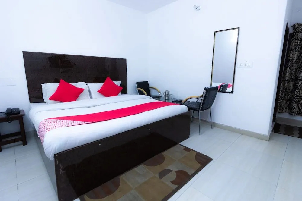 OYO 8951 Hotel Royal Regency