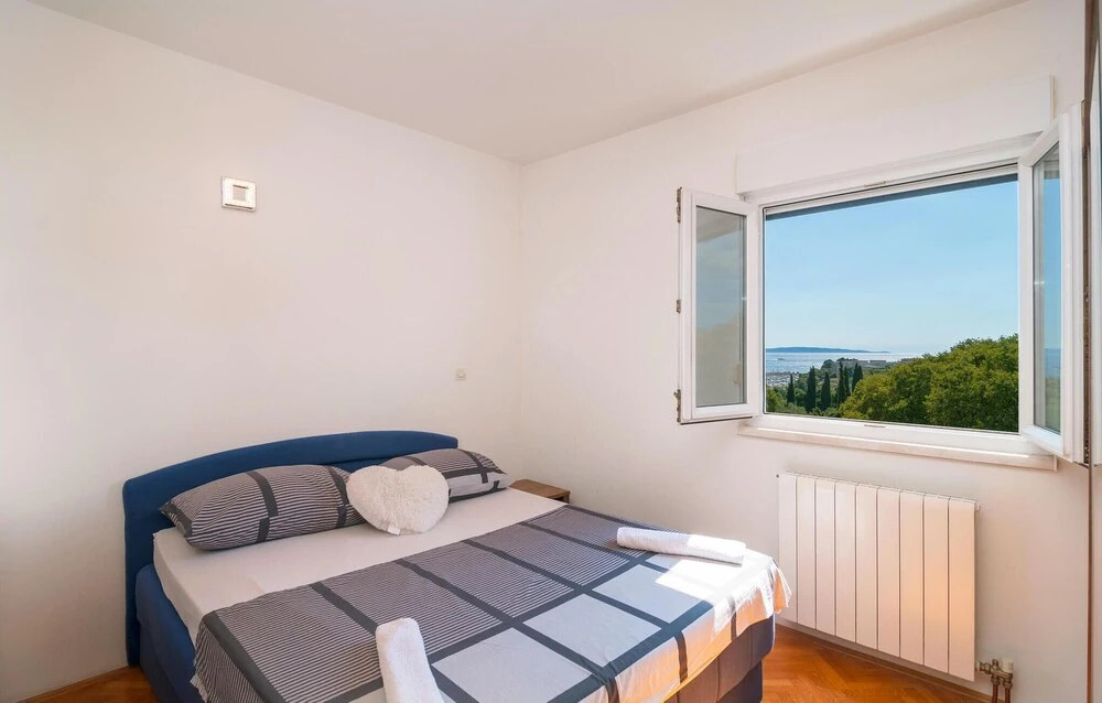 Nice Apartment in Split With 2 Bedrooms and Wifi