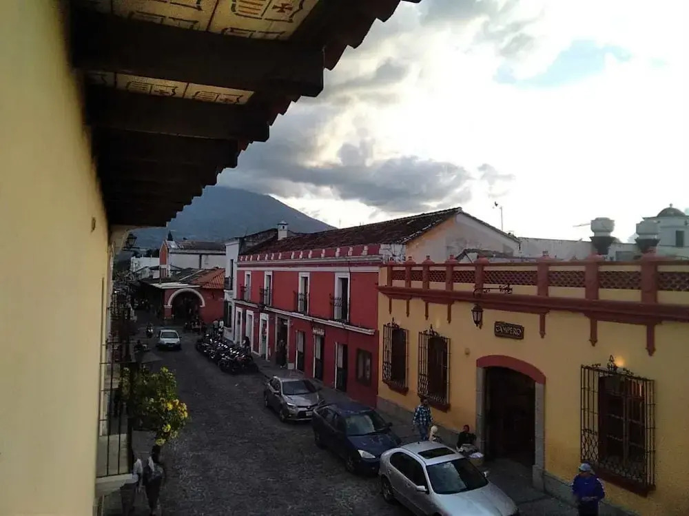 Casa Del Arco Antigua