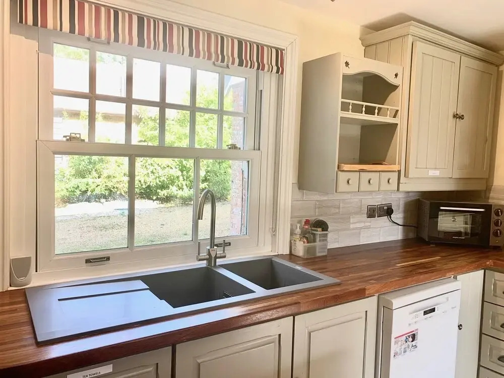 The Farmhouse - Sleeps 12 with Private Grounds