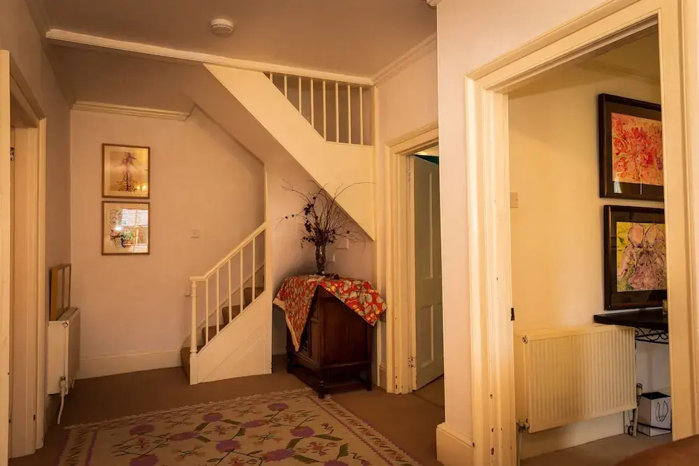 Artsy 5-bed House w/ Garden
