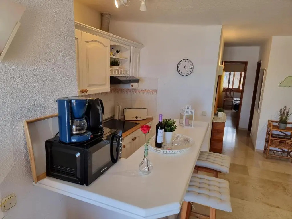 Casa Playa del Duque 2 in 1st sea line directly at the beach, heated pool, Wifi