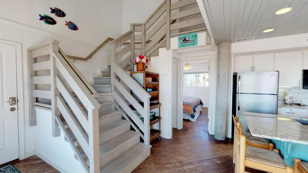 LP6 Well Appointed Home, Large Back Deck, Views of Gulf, Screened in Porch