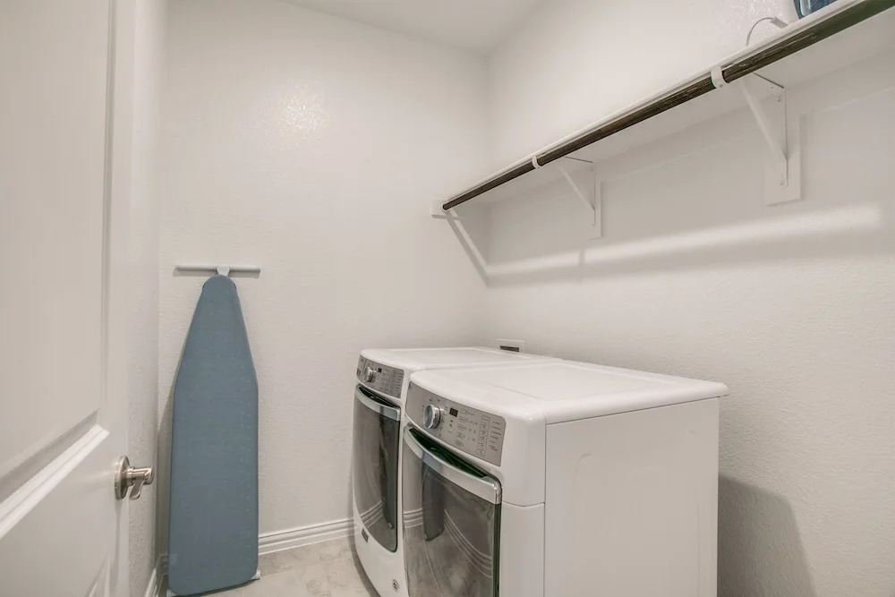 Beautiful furnished 3 bedroom Allen Home