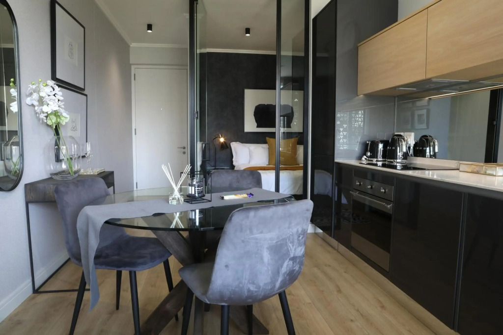 5 Star Elegant Apartments, Ellipse Waterfall City, Johannesburg