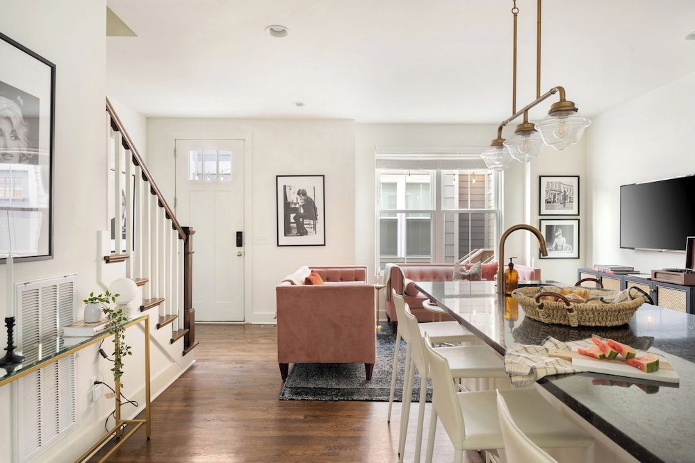 Hart Suite 16 by Avantstay Gorgeous Town House w/ Modern Amenities in Nashville!
