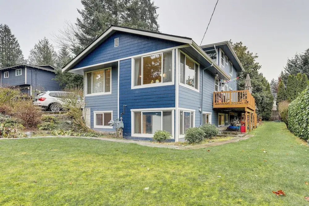 Walk to Beach & Lake Access: Cozy Redmond Apt!