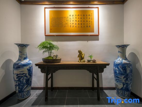 Jiangnan Deyuelou Hotel