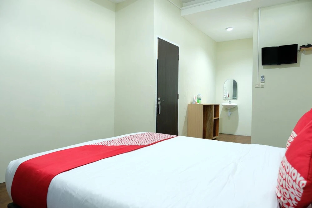 Guest House D'makmoer by OYO Rooms