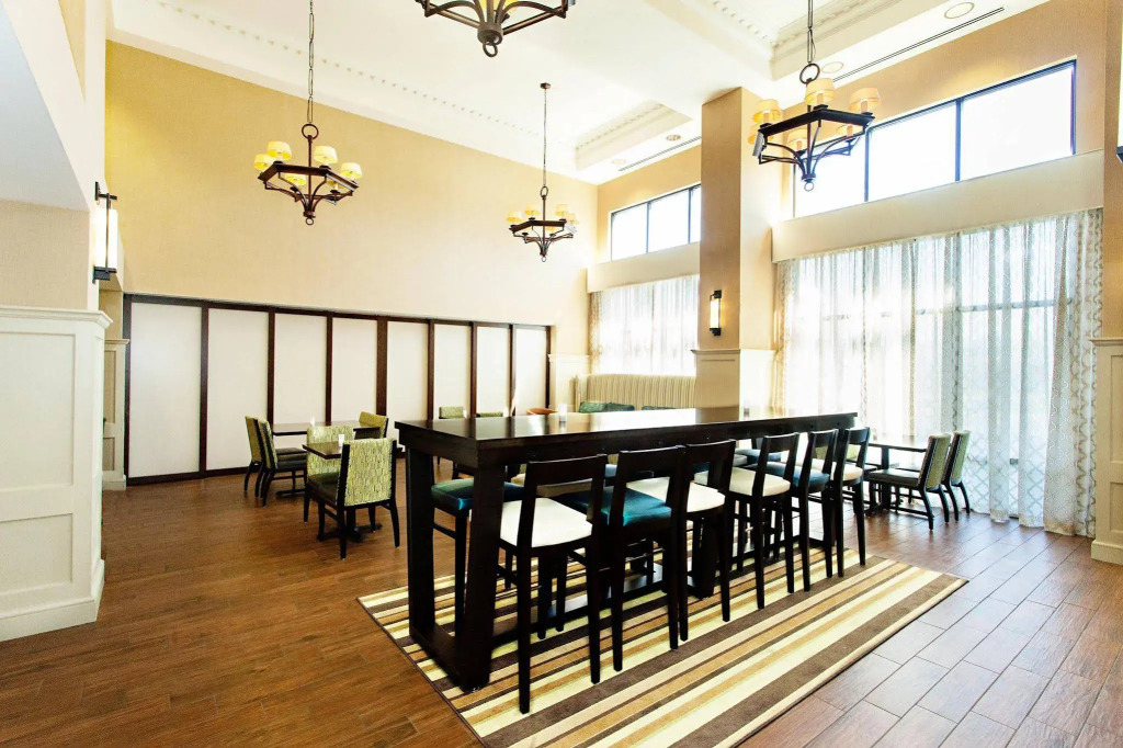 Hampton Inn & Suites Albany-Airport