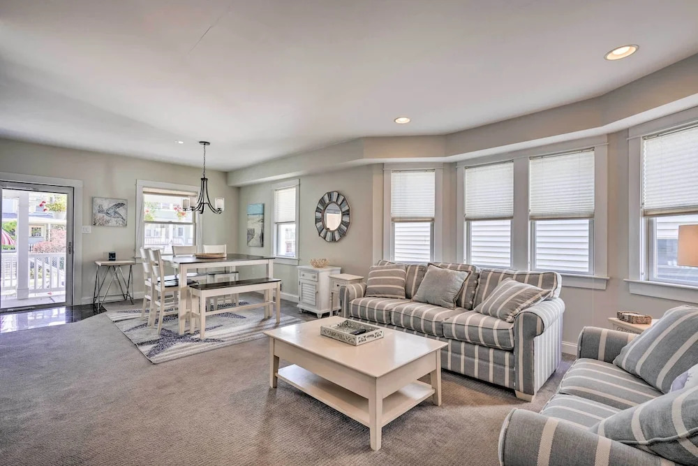 Charming Ocean City Townhome: Walk to Beach!