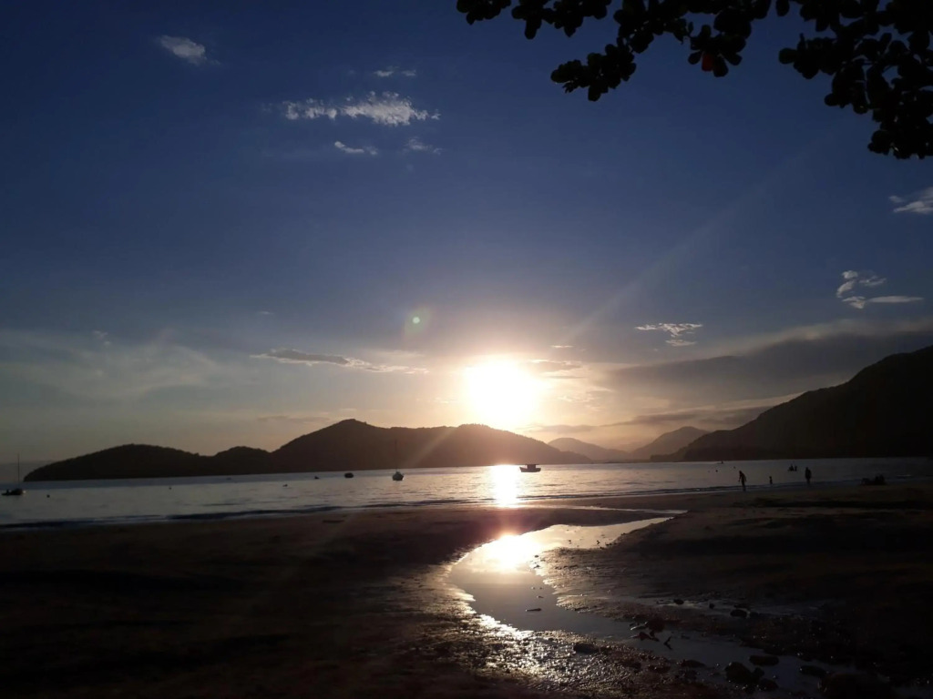 Cobertura na Enseada a 80m da areia