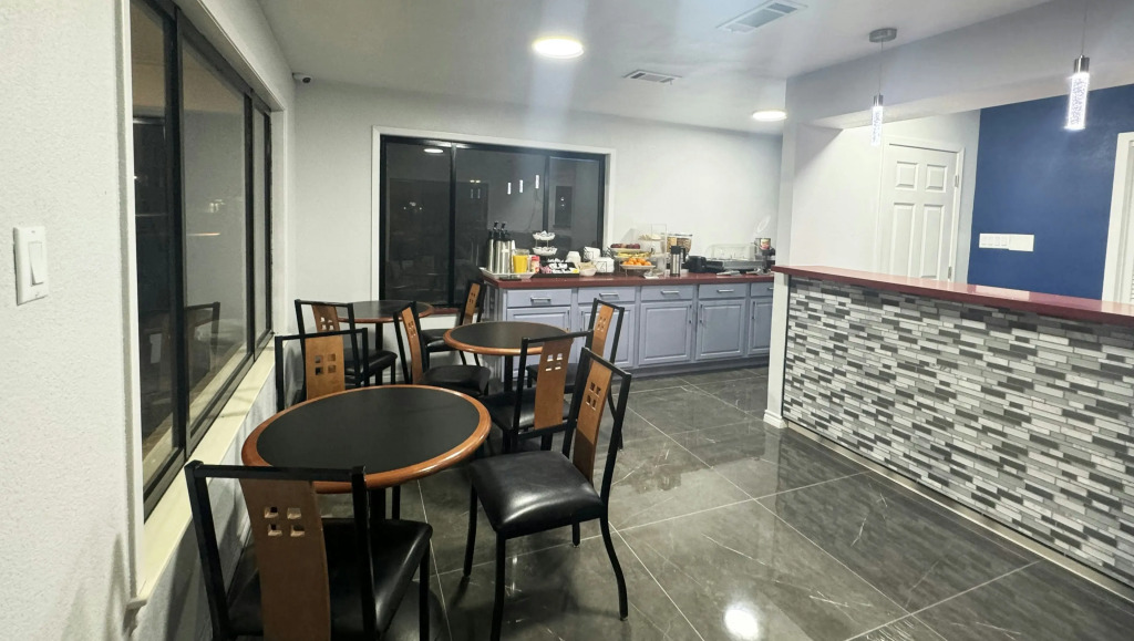 Xecutive Inn and Suites