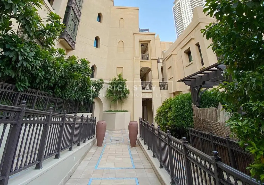 Spectacular 2BR in Souk Al Bahar, Downtown with Burj & Dubai Mall view by Rich Stay