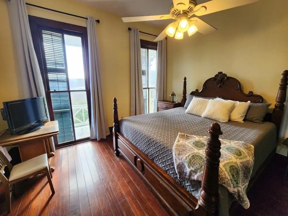 1886 Victorian 4 Bedroom Home by Redawning