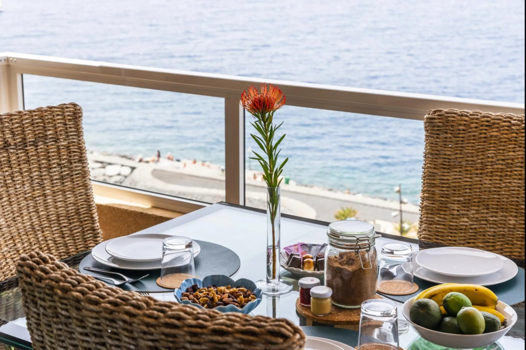 Spacious beach apartment with private parking