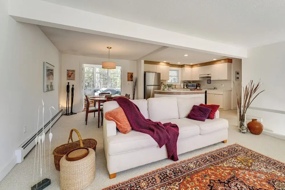 1 Mi to Maine Street! Mcm-style Home in Brunswick