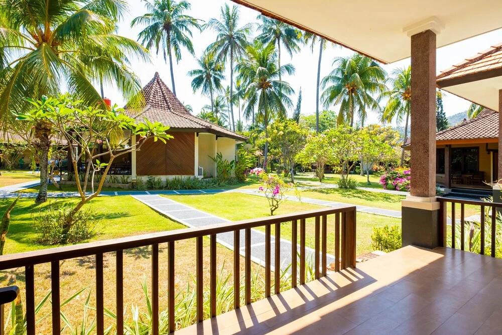 OYO 1508 Mascot Beach Hotel