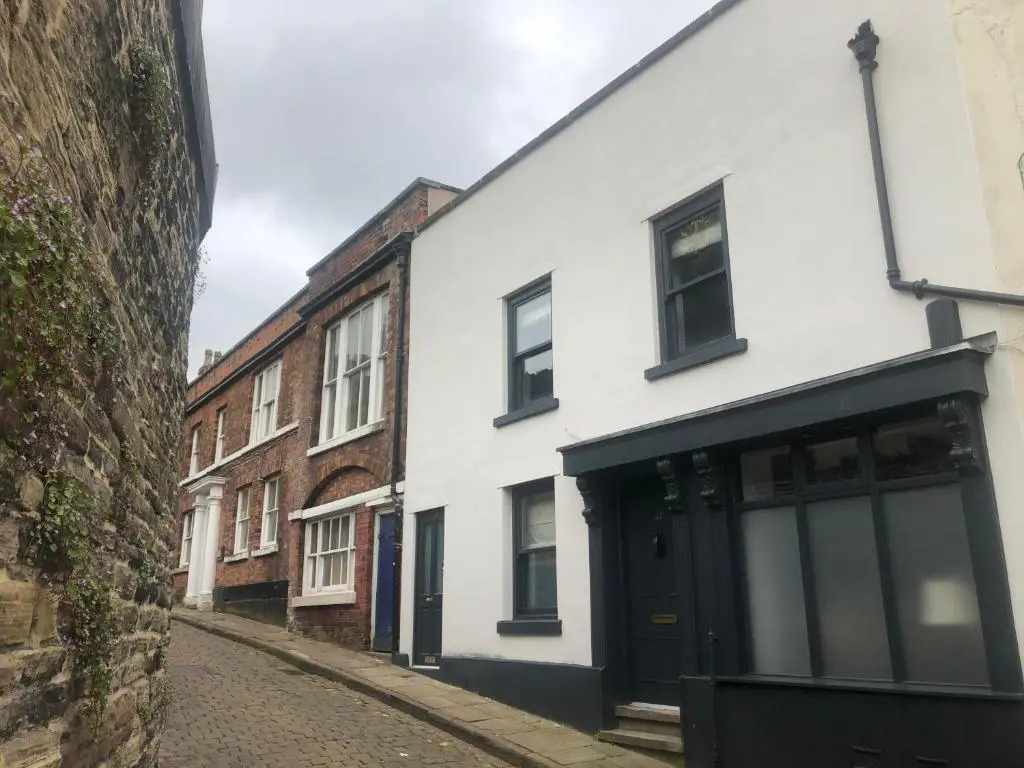 Former 16th Century Inn - In the heart of Macclesfield, gateway to the Peaks
