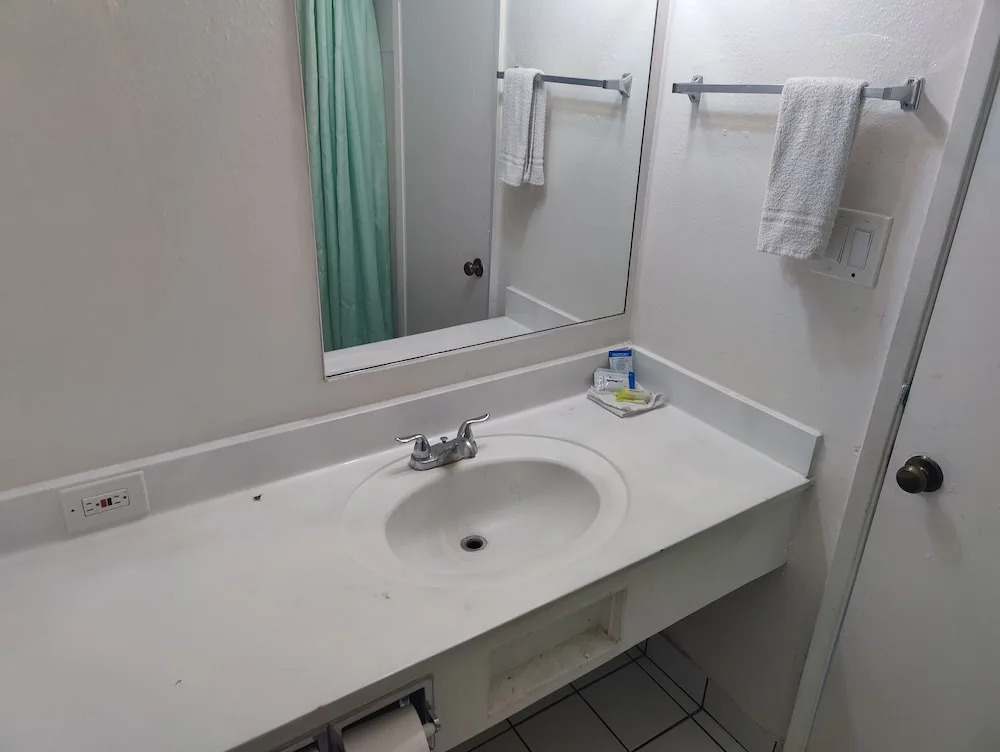 Best Inn & Suites