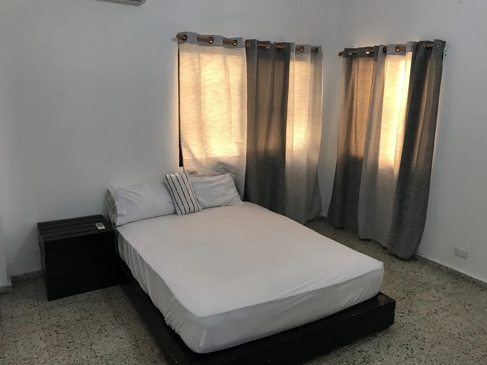 Ocean View 3bedroom With Amazing View in the Middle of Town Late Night Walks