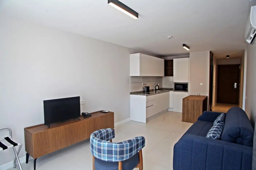 Queen Residence By Important Group Travel