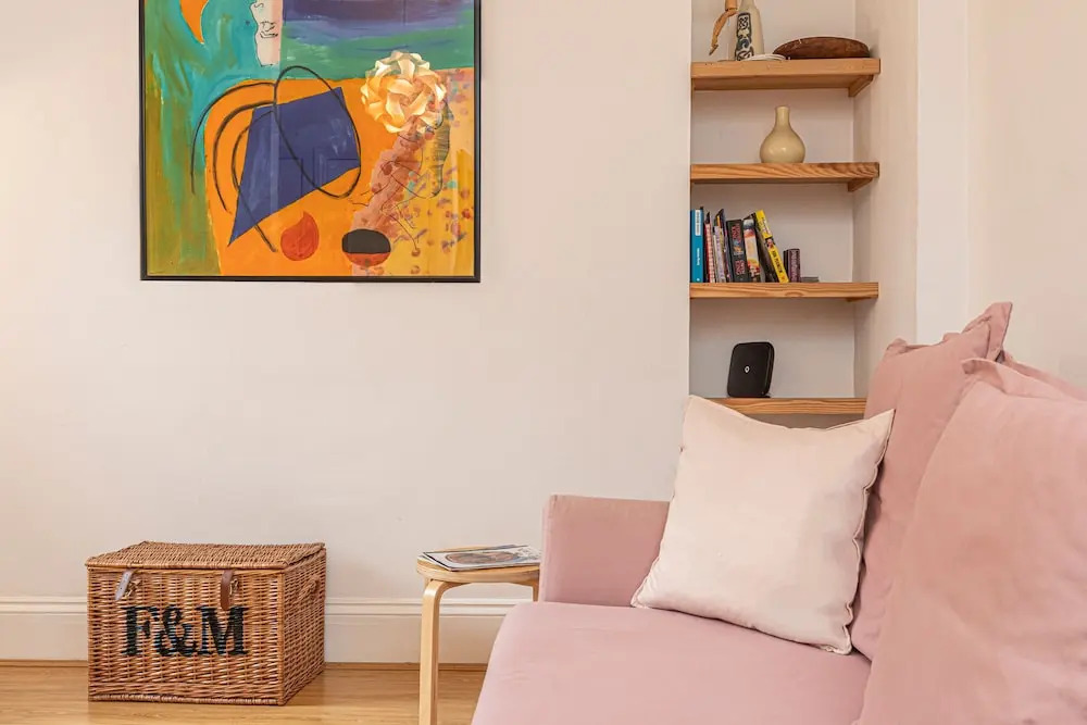 Charming 1-bed flat w/ patio near Notting Hill