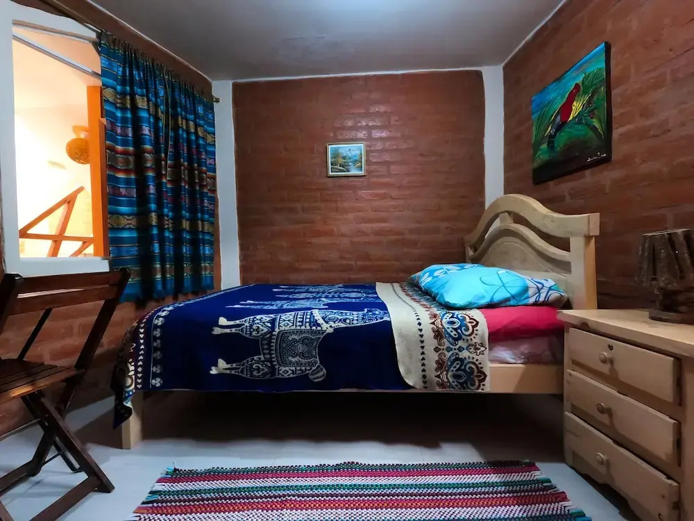 Hostal La Casa Amarilla City