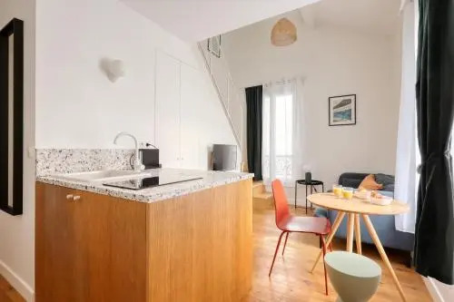 Cute and Bright Studio in a Courtyard-Montmartre(5)