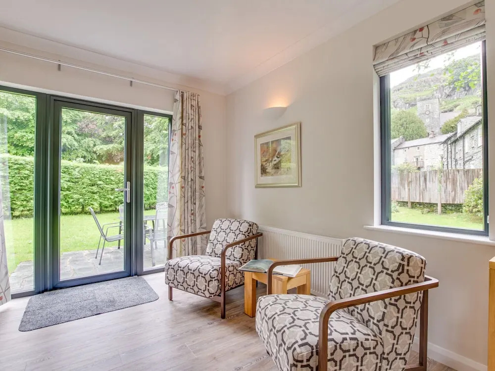 Detached Holiday Home With Three Bathrooms, Open Fire and Private Parking