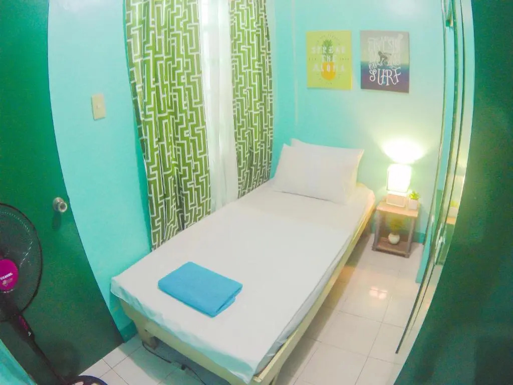 Nomads MNL Backpackers Homestay - near Airport