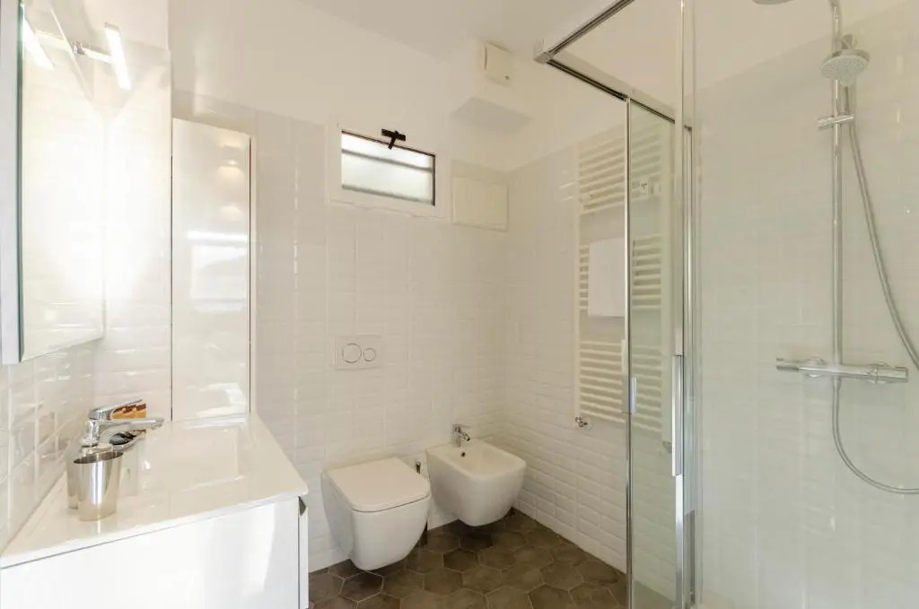 JOIVY Spacious Apt For 6, Near Train Station And Beach